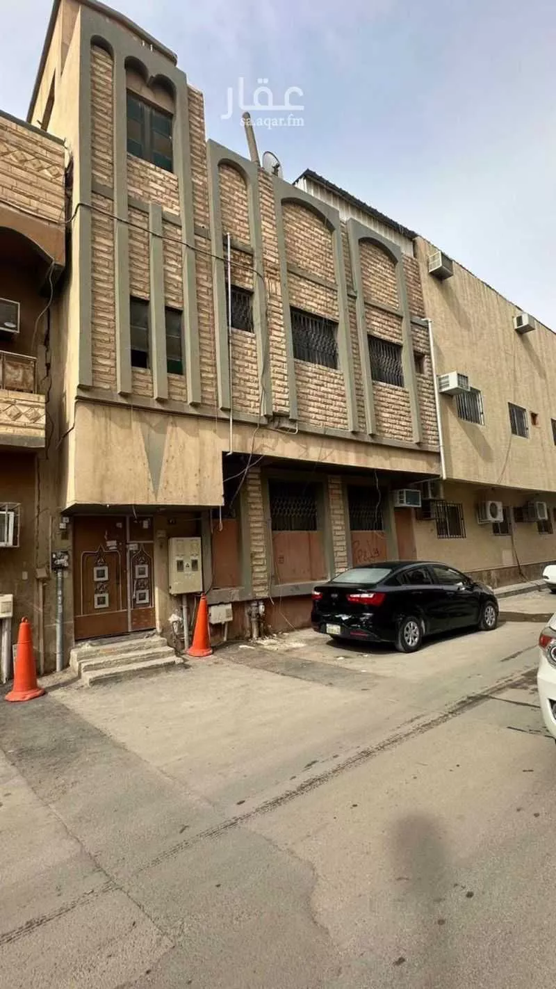 عمارة للبيع في شارع سعيد بن مسيب ، حي أم الحمام الغربي ، الرياض ، منطقة الرياض 1 صورة