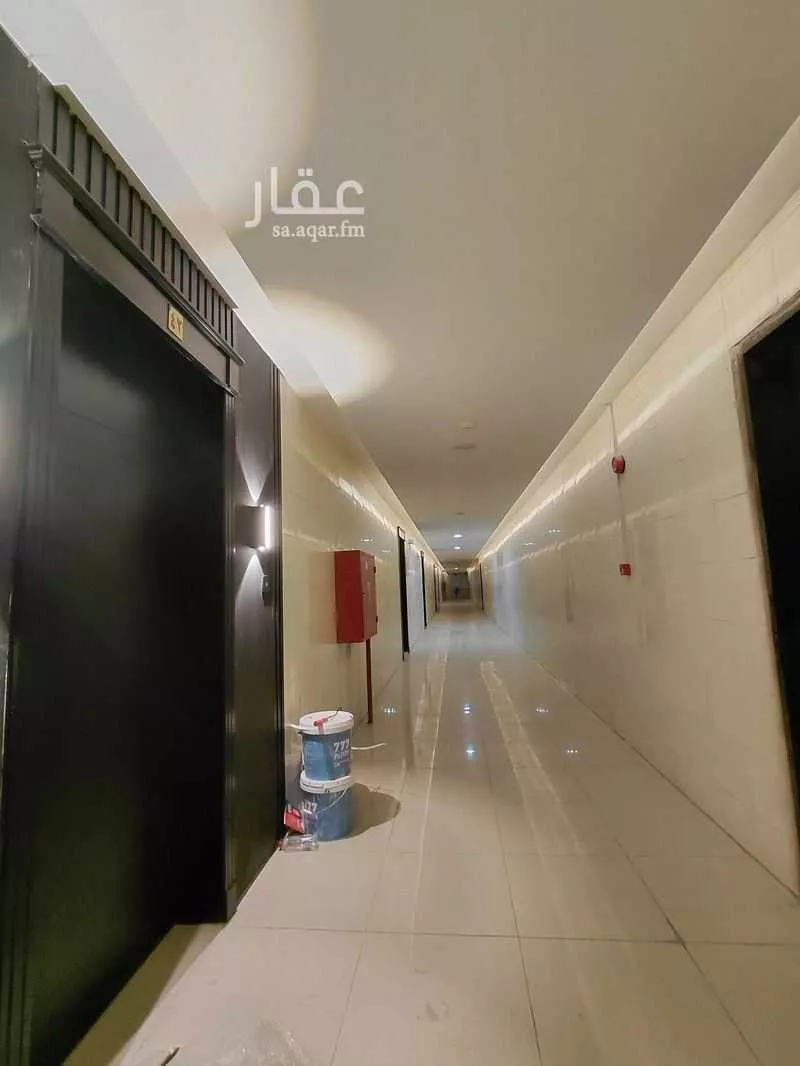 مكتب تجاري للإيجار في شارع عبدالله ابن سعود ابن عبدالعزيز الفرعي, حي الحمراء, مدينة الرياض, منطقة الرياض 1 صورة