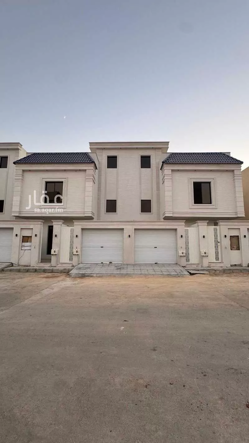 دور للبيع في شارع أحمد الكازروني, حي عكاظ, مدينة الرياض, منطقة الرياض 1 صورة