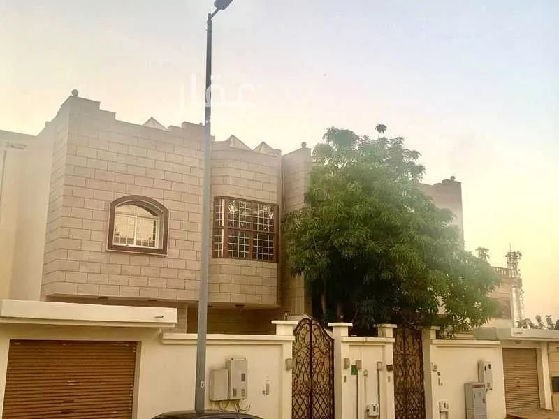 فيلا للبيع في شارع عبدالغفور الكردري, حي الشاطئ, مدينة جدة, منطقة مكة المكرمة 1 صورة