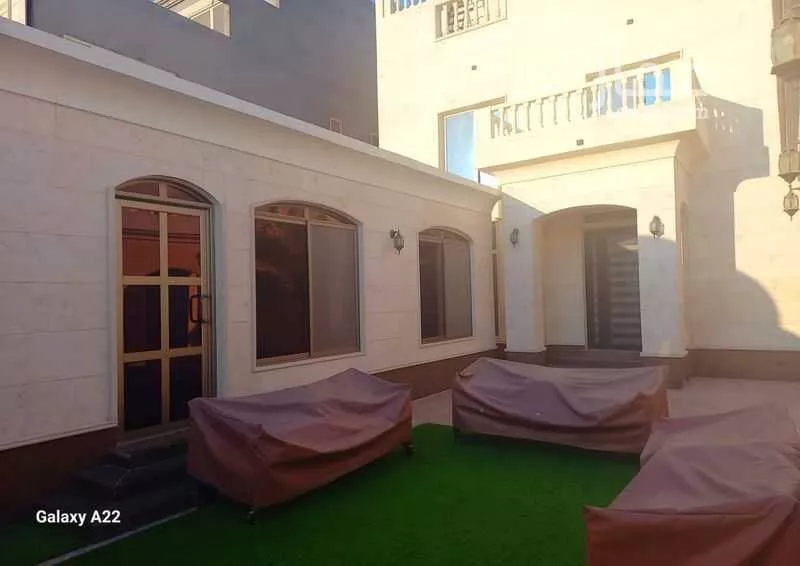 فيلا للبيع في شارع النابغه الشيباني, حي الصواري, مدينة الخبر, المنطقة الشرقية 1 صورة