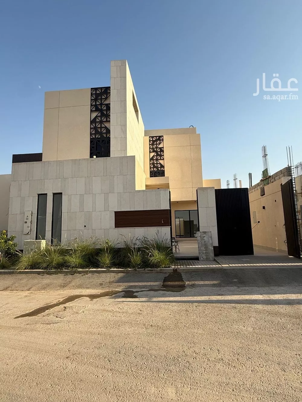 فيلا للبيع في شارع محمد بن عيسى العدني, حي المهدية, مدينة الرياض, منطقة الرياض 1 صورة