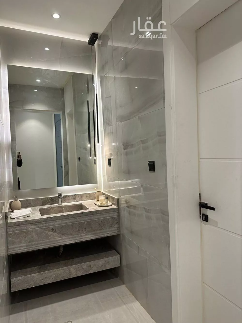 فيلا للبيع في شارع الامير مشعل ابن ماجد ابن عبدالله, حي الشراع, مدينة جدة, منطقة مكة المكرمة 1 صورة