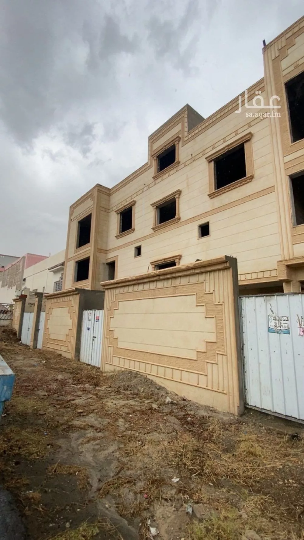 عمارة للبيع في شارع الوجيف, حي السلام, مدينة ابها, منطقة عسير 1 صورة