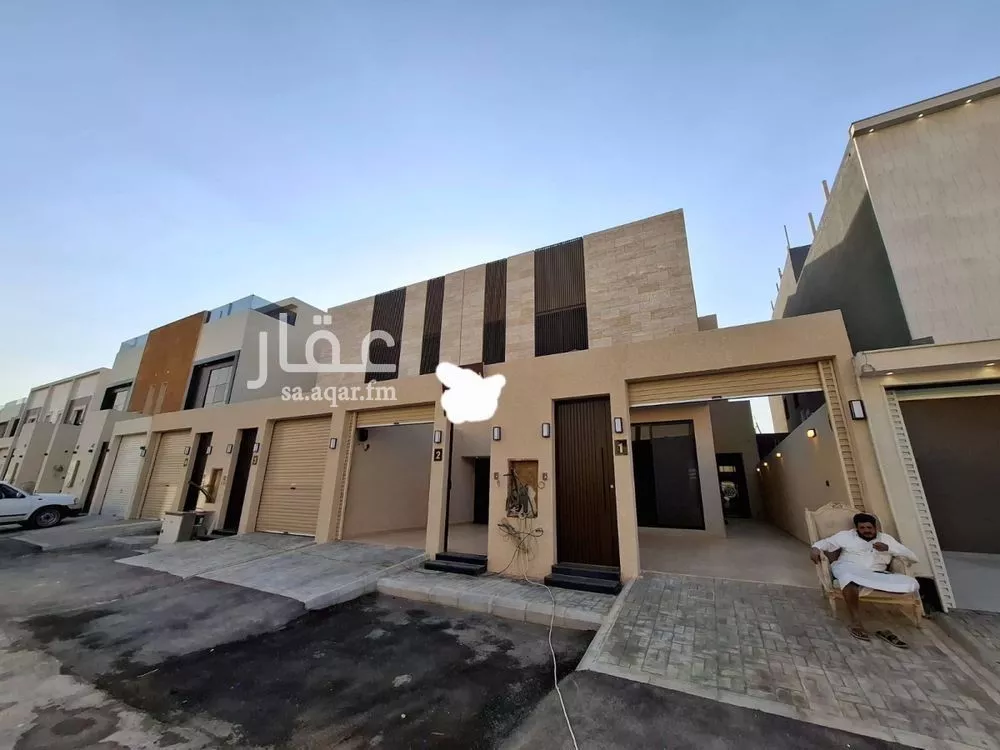 دور للبيع في شارع يونس بن عمر, حي عكاظ, مدينة الرياض, منطقة الرياض 1 صورة