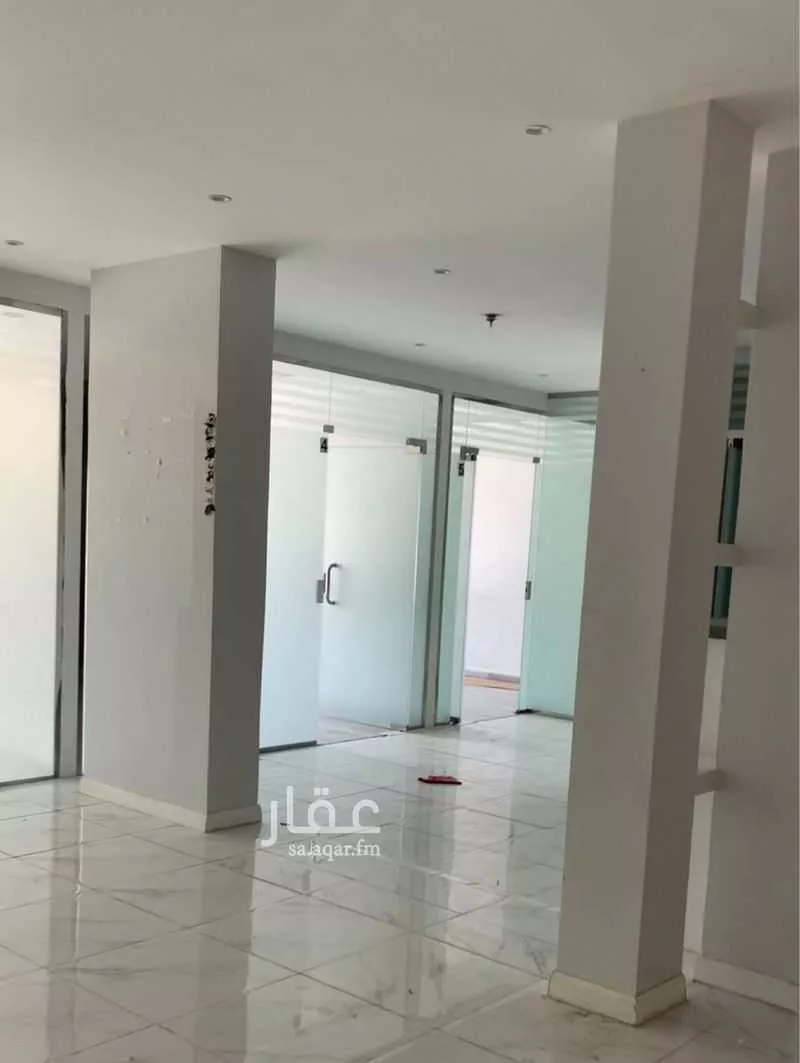 مكتب تجاري للإيجار في شارع طريق الثمامة, حي الياسمين, مدينة الرياض, منطقة الرياض 1 صورة