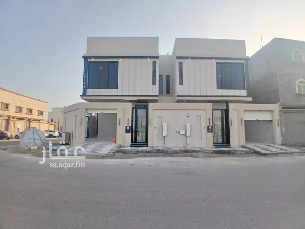 فيلا للبيع في شارع العطايف, حي الصواري, مدينة الخبر, المنطقة الشرقية 1 صورة