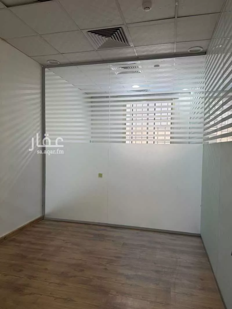مكتب تجاري للإيجار في شارع انس بن مالك, حي الملقا, مدينة الرياض, منطقة الرياض 1 صورة