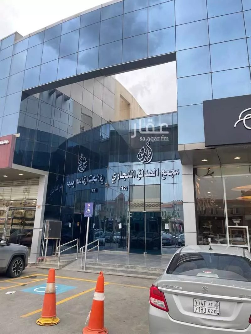 مكتب تجاري للإيجار في شارع انس بن مالك, حي الملقا, مدينة الرياض, منطقة الرياض 1 صورة