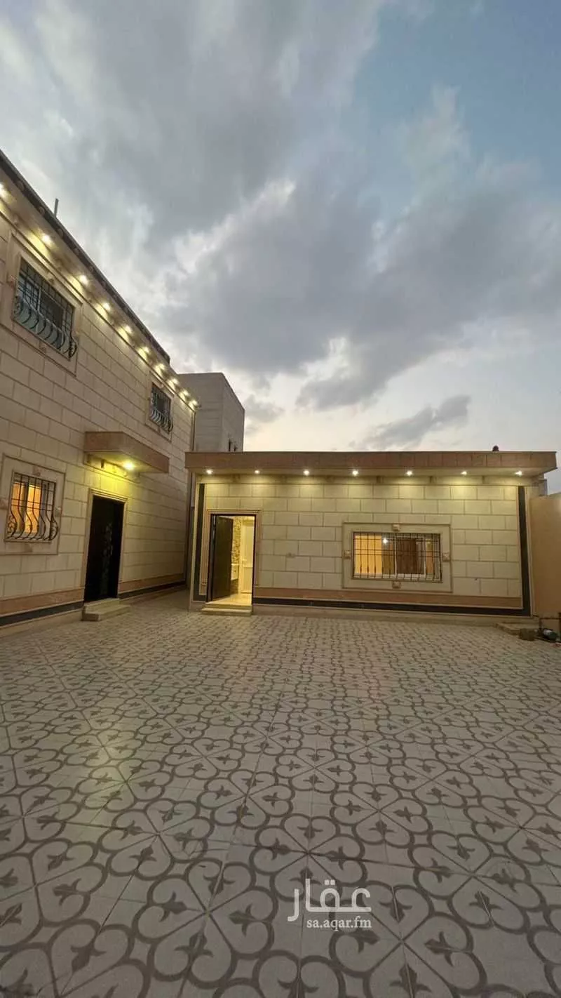 فيلا للبيع في شارع الحسينيه, حي الملك عبدالله, مدينة المجمعة, منطقة الرياض 1 صورة