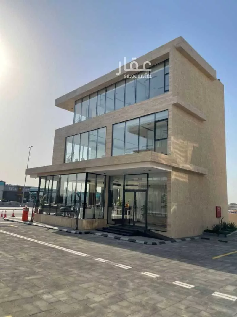 مكتب تجاري للإيجار في شارع الملك فهد بن عبدالعزيز سعود, حي الخور, مدينة الخبر, المنطقة الشرقية 1 صورة