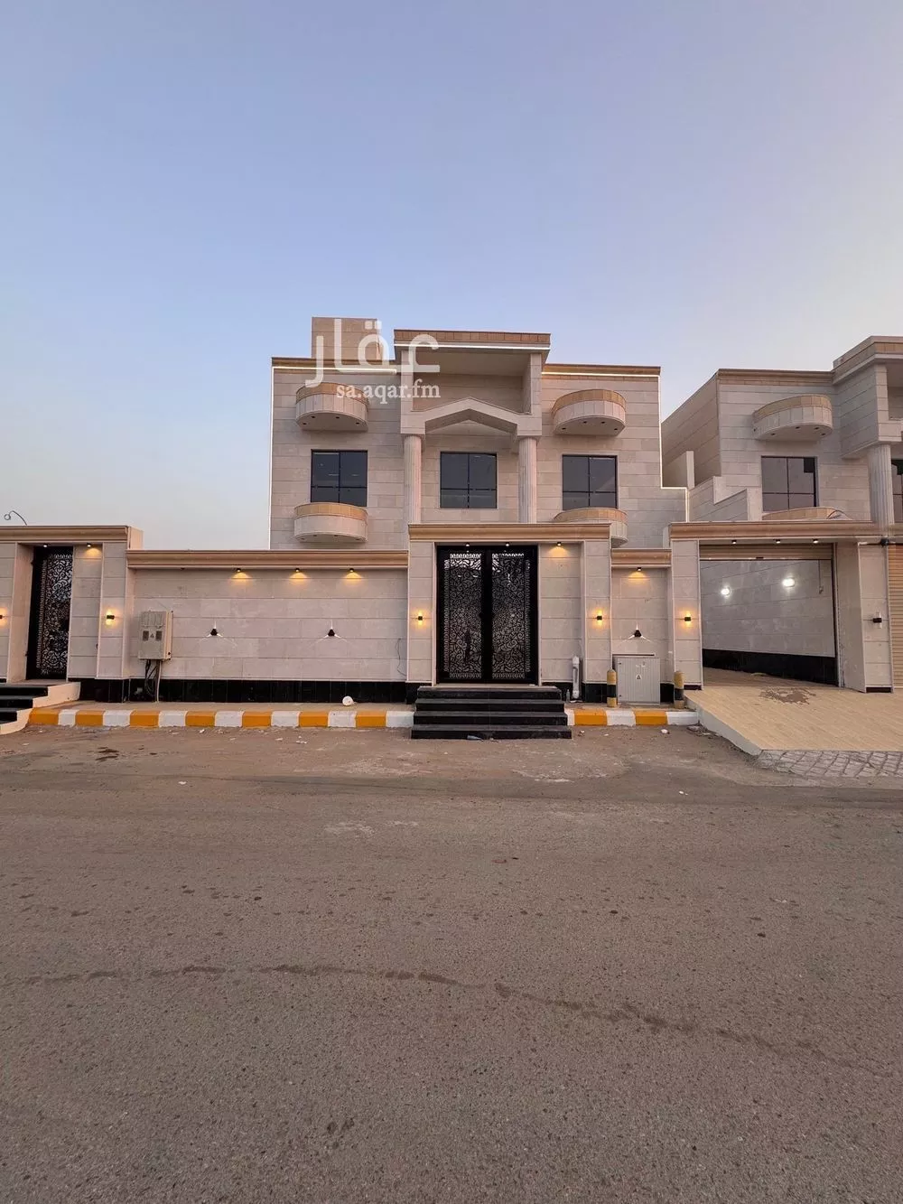 فيلا للبيع في شارع ريحانة بنت زيد, حي الإسكان, مدينة صامطه, منطقة جازان 1 صورة