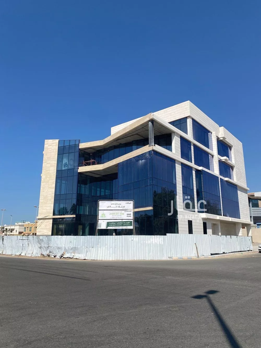مكتب تجاري للإيجار في شارع طريق الكورنيش, حي الشاطئ, مدينة جدة, منطقة مكة المكرمة 1 صورة