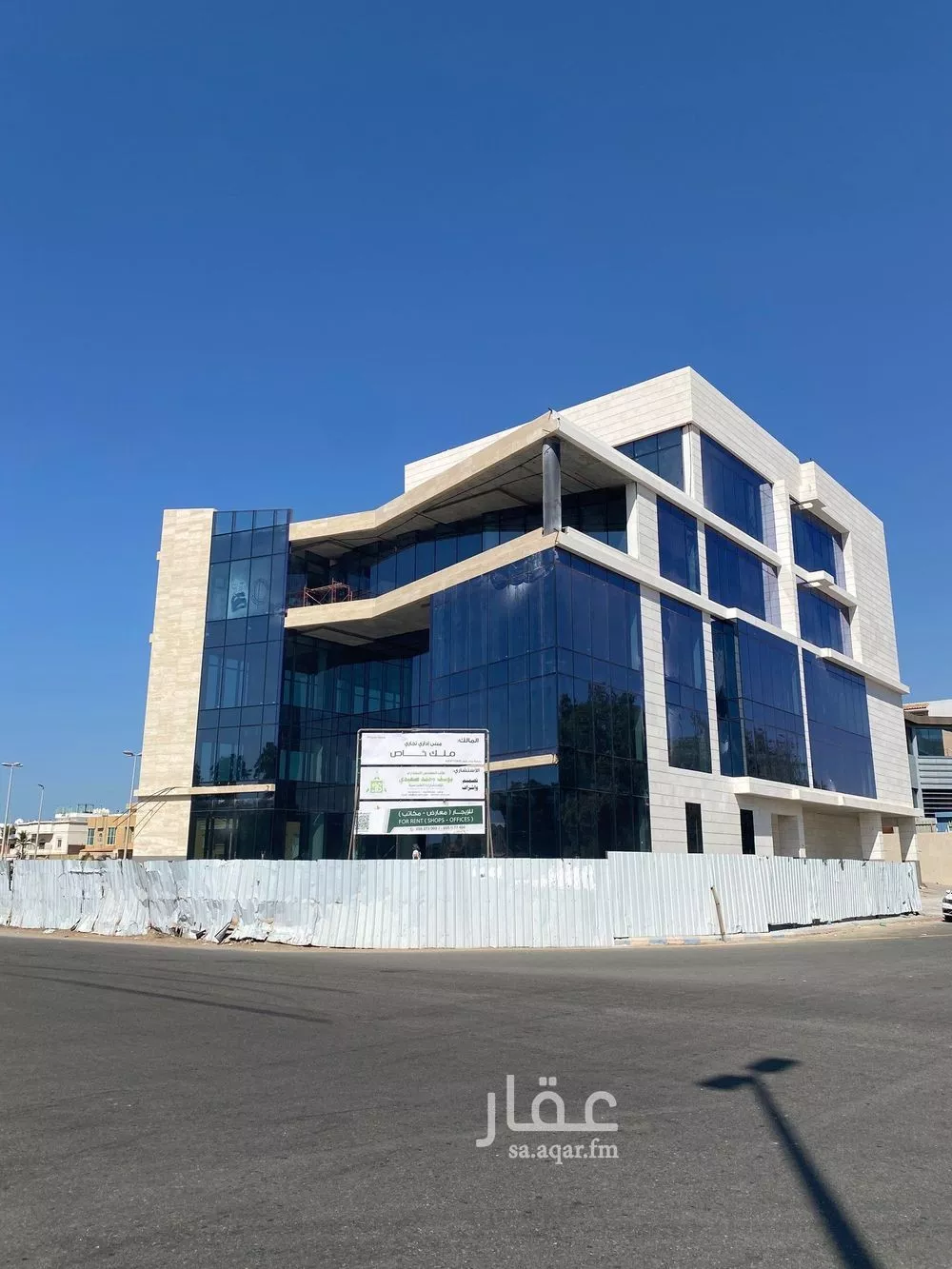 مكتب تجاري للإيجار في شارع طريق الكورنيش, حي الشاطئ, مدينة جدة, منطقة مكة المكرمة 1 صورة