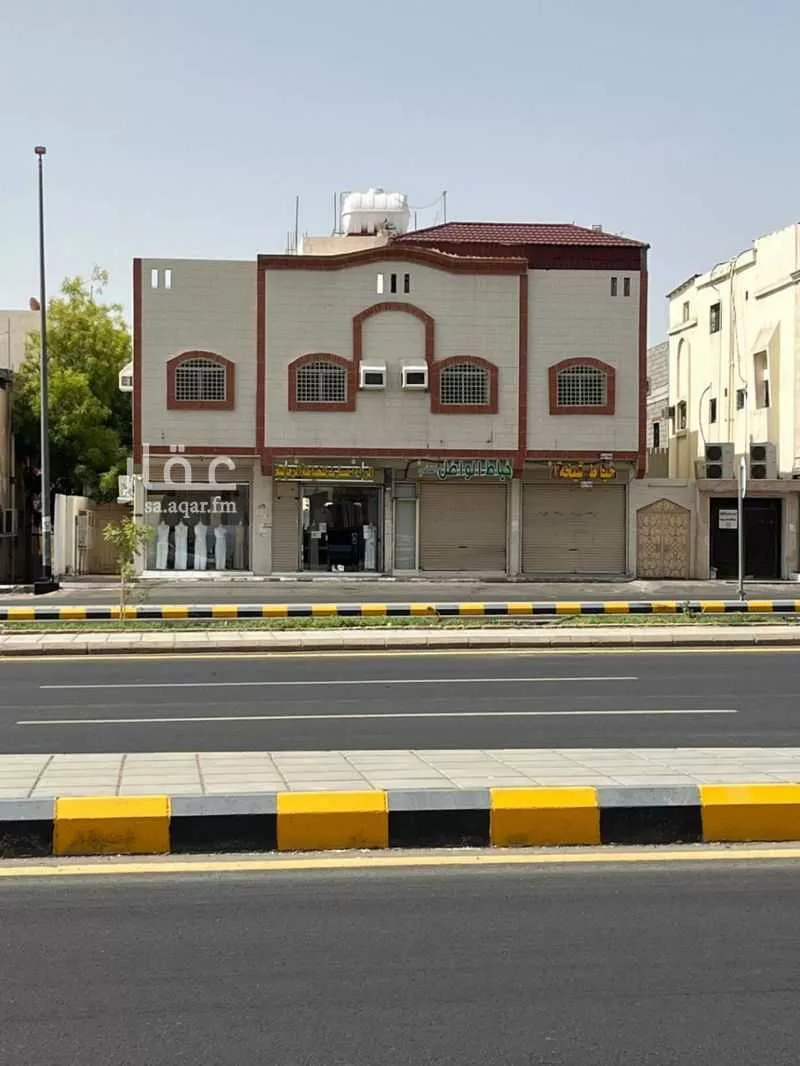 عمارة للبيع في شارع الحسن بن عبدالعزيز, حي العزيزية, مدينة المدينه المنوره, منطقة المدينة المنورة 1 صورة