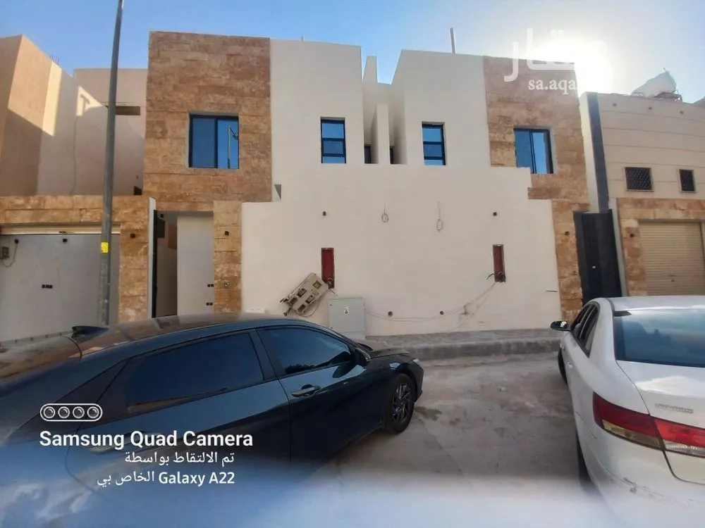 فيلا للبيع في شارع المغيرة بن عياش, حي العريجاء الأوسط, مدينة الرياض, منطقة الرياض 1 صورة