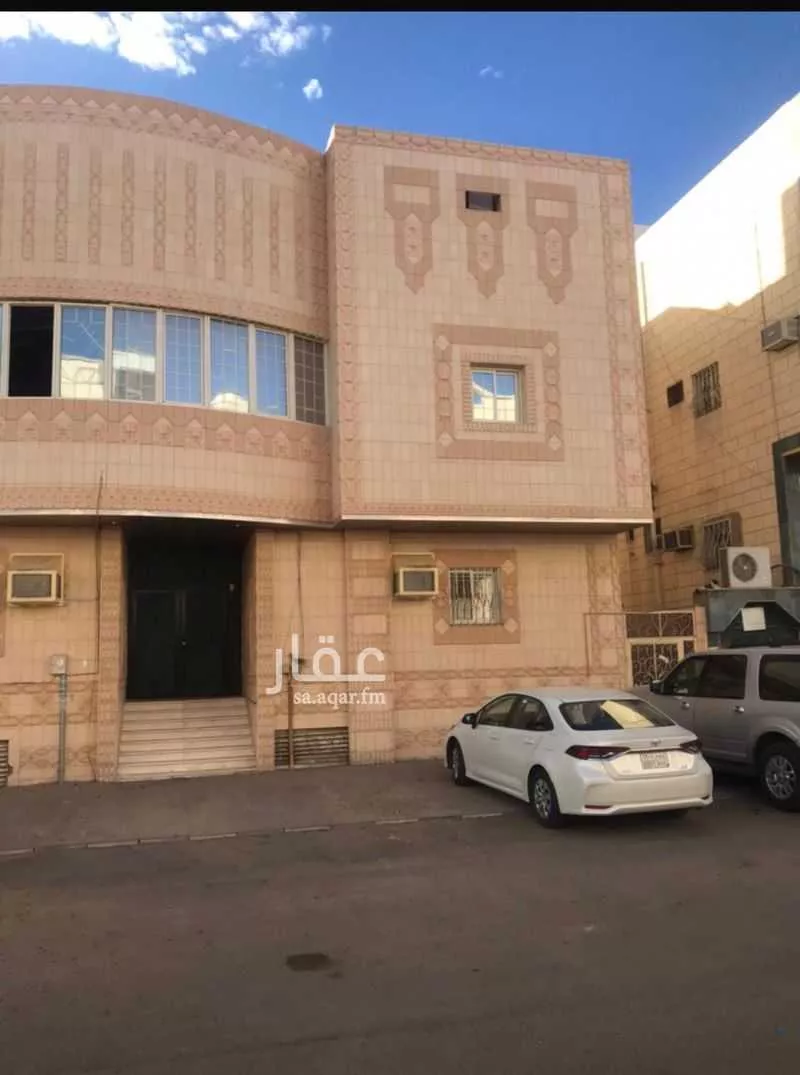 عمارة للبيع في شارع الحسن ابن سعد, حي حرة الوبرة, مدينة المدينه المنوره, منطقة المدينة المنورة 1 صورة