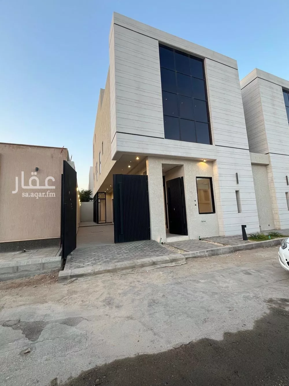 فيلا للبيع في شارع قطب الدين بن السلطان, حي المهدية, مدينة الرياض, منطقة الرياض 1 صورة