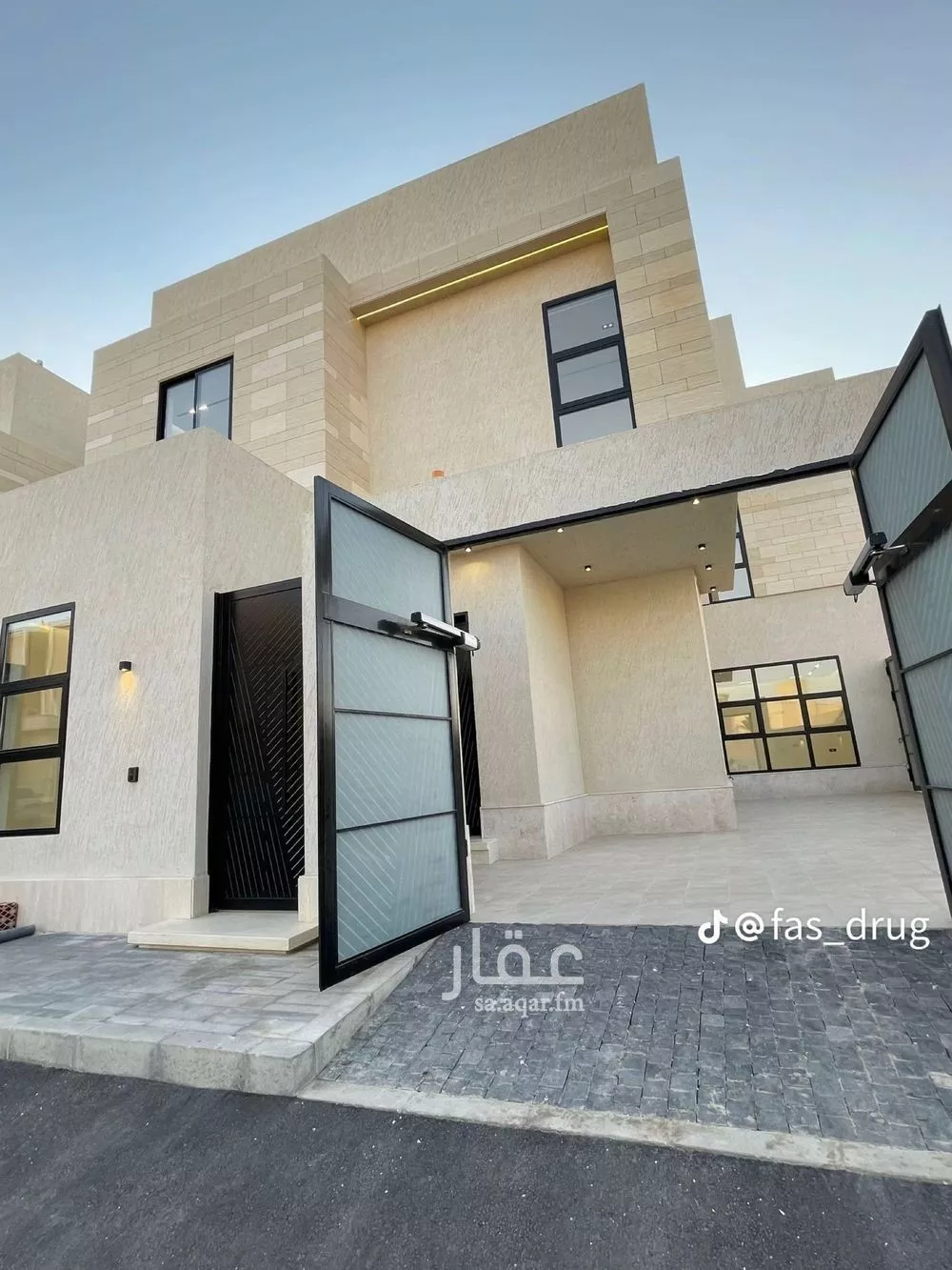 فيلا للبيع في شارع الحافظ بن كثير, حي المهدية, مدينة الرياض, منطقة الرياض 1 صورة