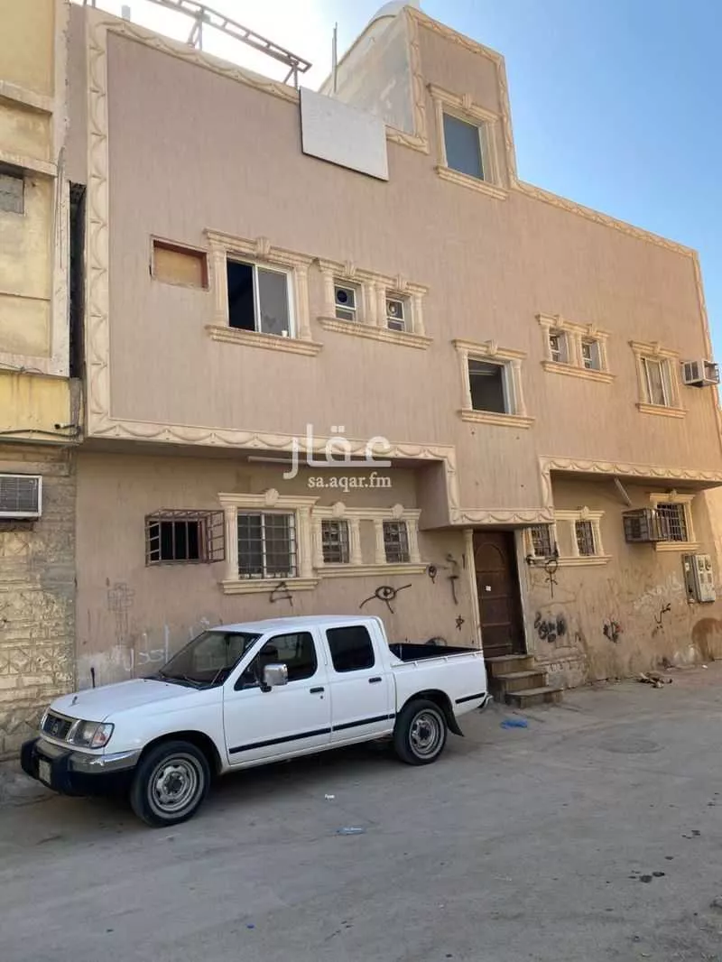 عمارة للبيع في شارع علي بن أبي نصر, حي الصالحية, مدينة الرياض, منطقة الرياض 1 صورة