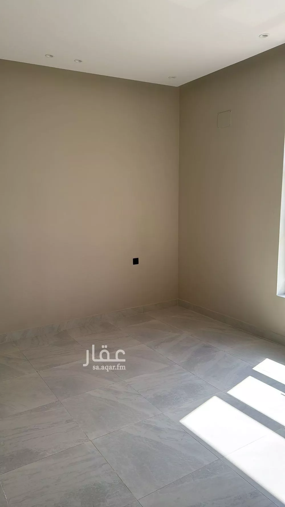 شقة للبيع في شارع شارع المزاحمية, حي النسيم, مدينة أبها, منطقة عسير 1 صورة