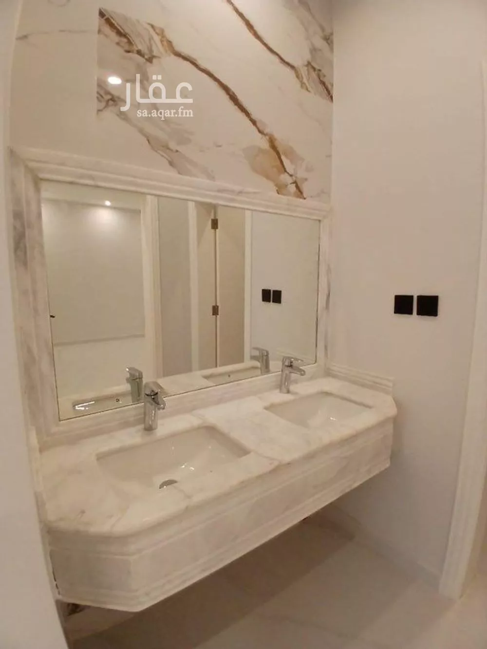 فيلا للبيع في شارع ابي علي الصيرفي, حي الصواري, مدينة جدة, منطقة مكة المكرمة 1 صورة