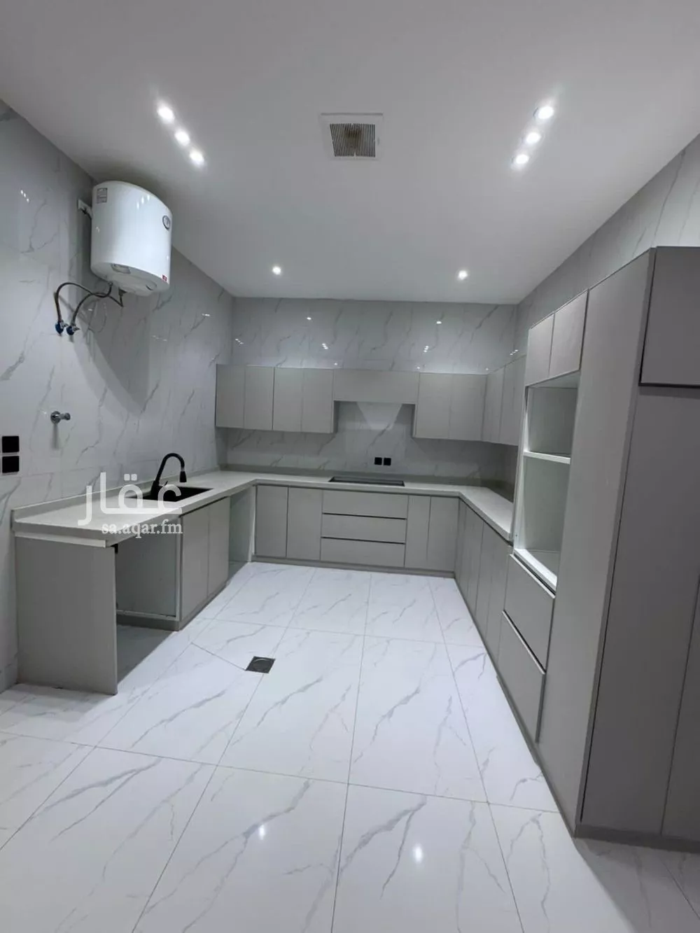 فيلا للإيجار في شارع الأنجب, حي العريجاء الغربي, مدينة الرياض, منطقة الرياض 1 صورة