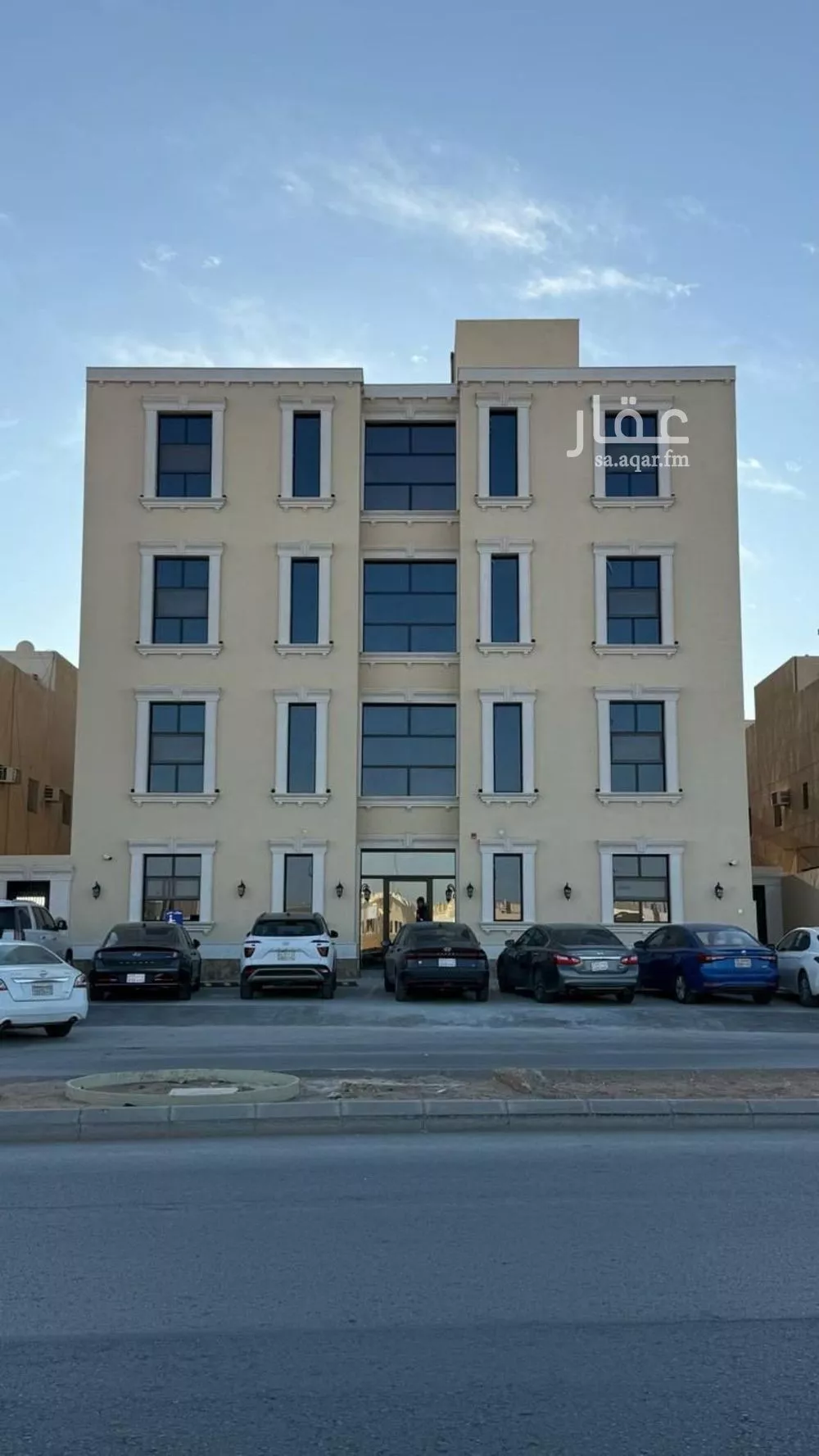 عمارة للبيع في شارع عبدالعزيز ابن جلوي, حي إشبيلية, مدينة الرياض, منطقة الرياض 1 صورة