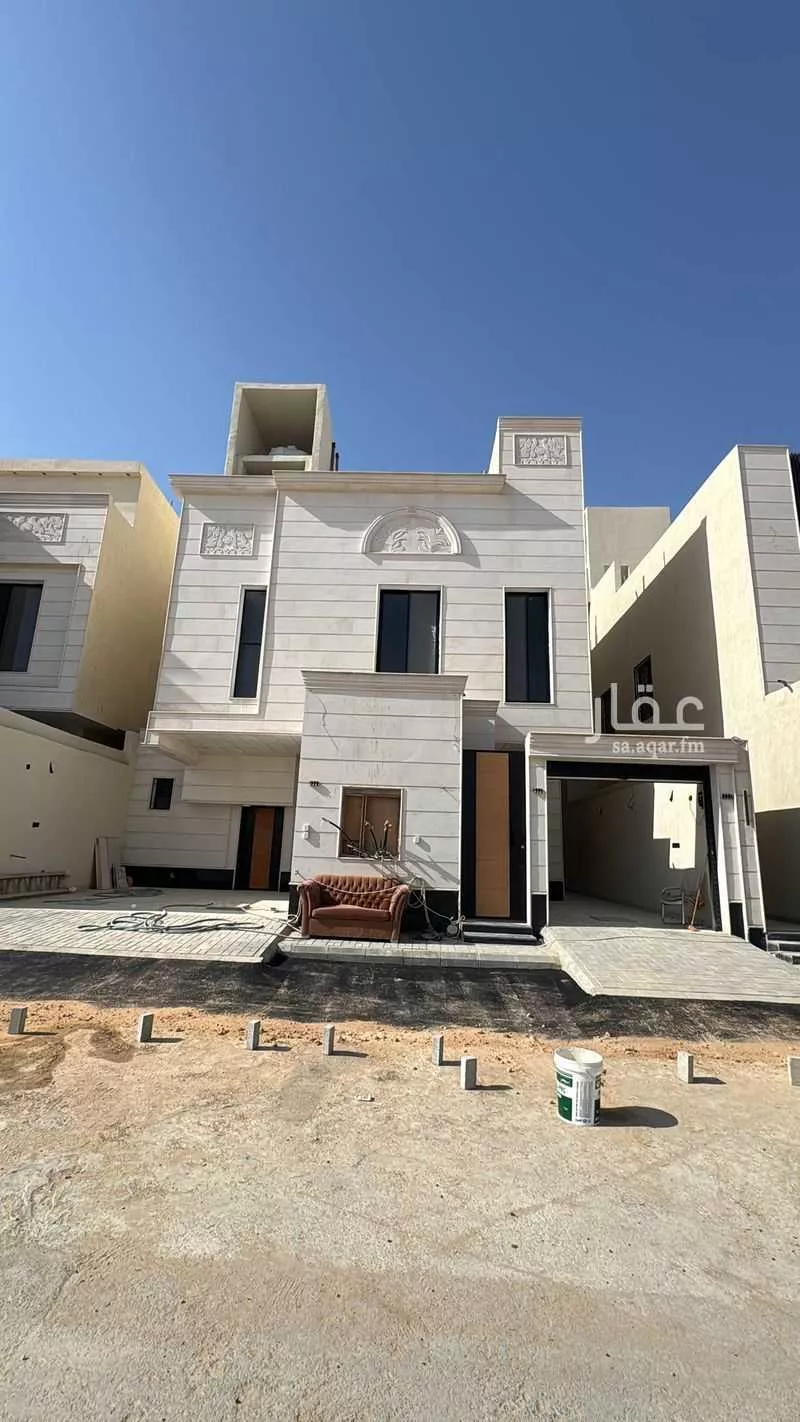 دور للبيع في شارع عبدالله السديس, حي بدر, الرياض 1 صورة