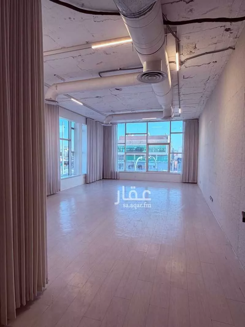 مكتب تجاري للإيجار في شارع رقم 379, حي النرجس, مدينة الرياض, منطقة الرياض 1 صورة