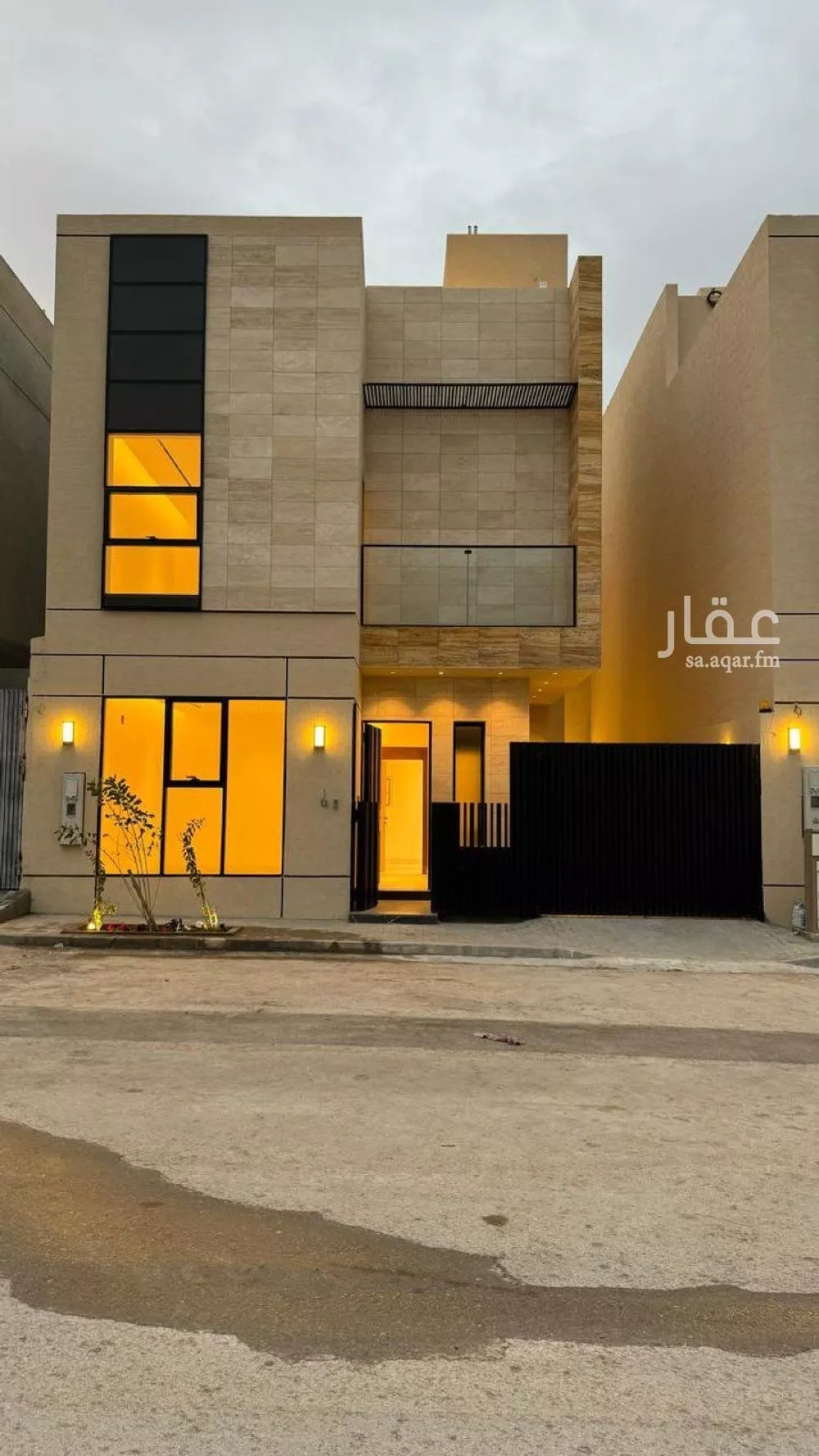 فيلا للبيع في شارع جعفر الأفضلي, حي المهدية, مدينة الرياض, منطقة الرياض 1 صورة