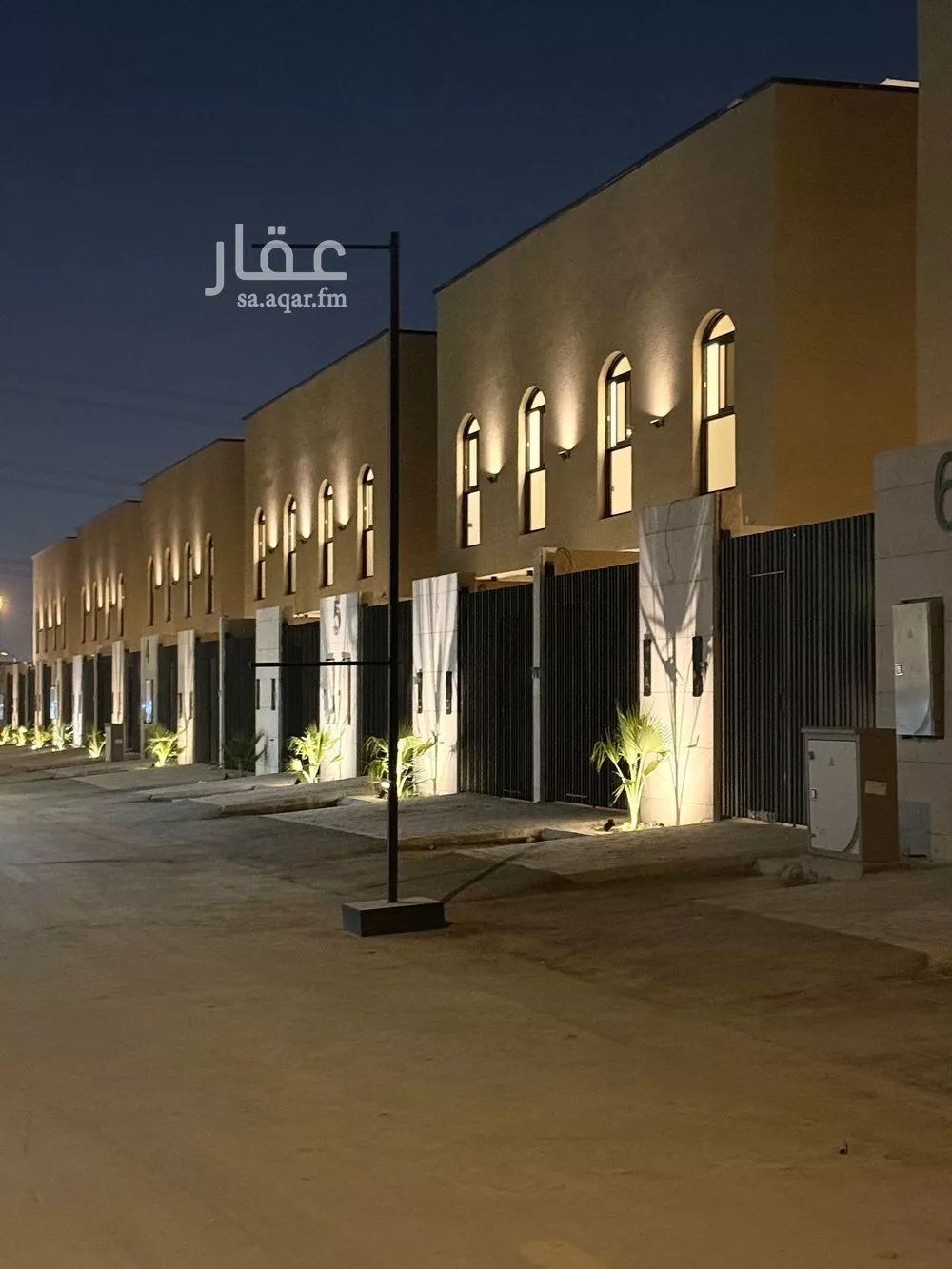 فيلا للبيع في شارع الصفار الذهبي, حي عكاظ, مدينة الرياض, منطقة الرياض 1 صورة