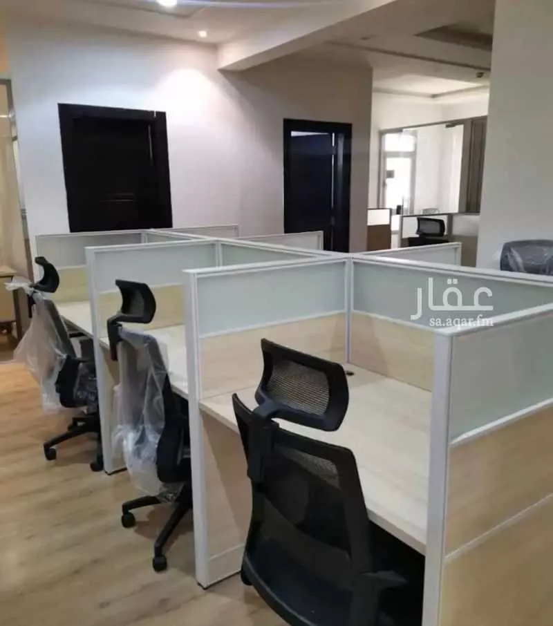 مكتب تجاري للإيجار في شارع ابن كثير, حي الملك عبدالعزيز, مدينة الرياض, منطقة الرياض 1 صورة