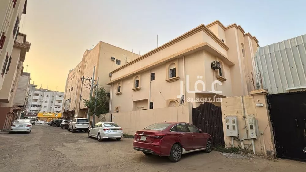 عمارة للبيع في شارع البلد 27, حي البلد, مدينة صامطة, منطقة جازان 1 صورة