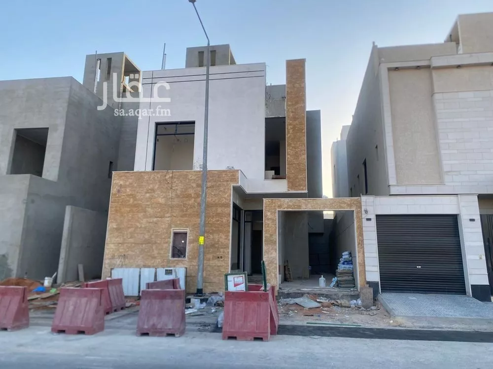 فيلا للبيع في شارع قيس بن الملوح, حي الرمال, مدينة الرياض, منطقة الرياض 1 صورة