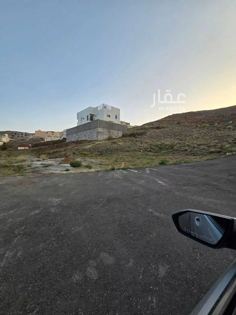 أرض للبيع في شارع المعزليه , حي المنتزة, مدينة ابها, منطقة عسير 1 صورة