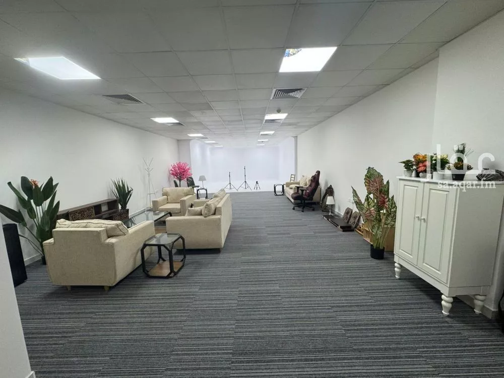 مكتب تجاري للإيجار في شارع عمر المختار, حي ثليم, مدينة الرياض, منطقة الرياض 1 صورة