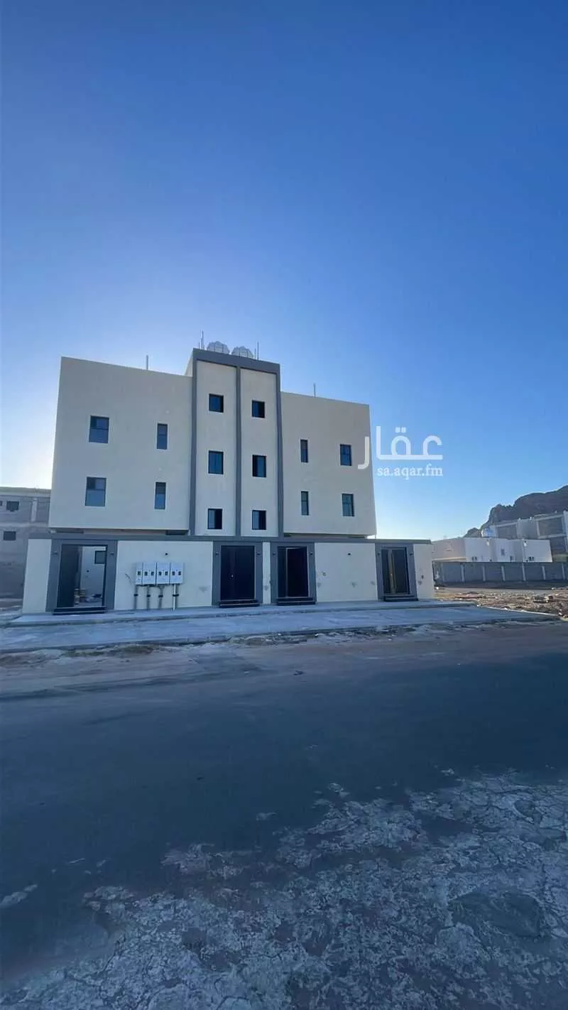 عمارة للبيع في شارع محمد بن عبدوس بن كامل, حي الصناعية, مدينة المدينه المنوره, منطقة المدينة المنورة 1 صورة