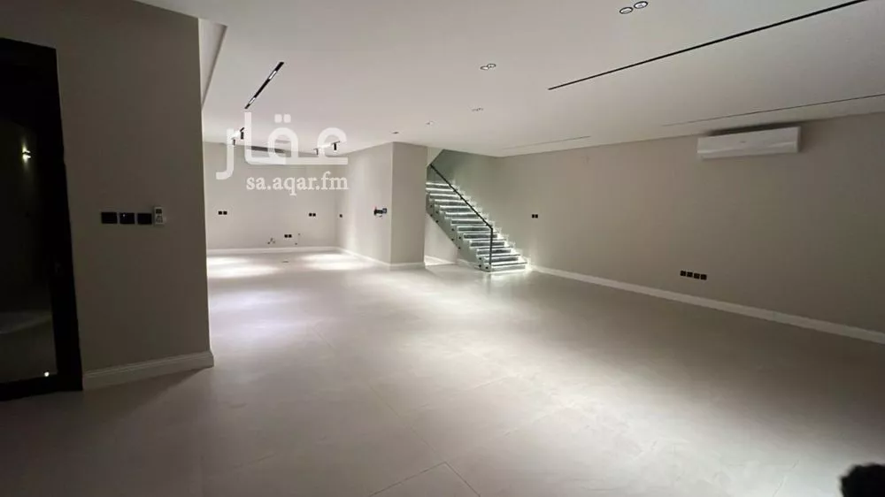 فيلا للإيجار في شارع يزيد بن الاصم, حي العارض, مدينة الرياض, منطقة الرياض 1 صورة