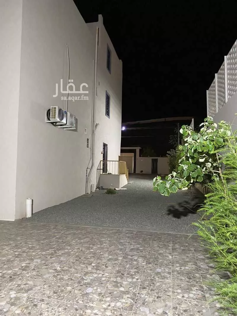 فيلا للبيع في شارع الحارث, حي المطار, مدينة العقيق, منطقة الباحة 1 صورة