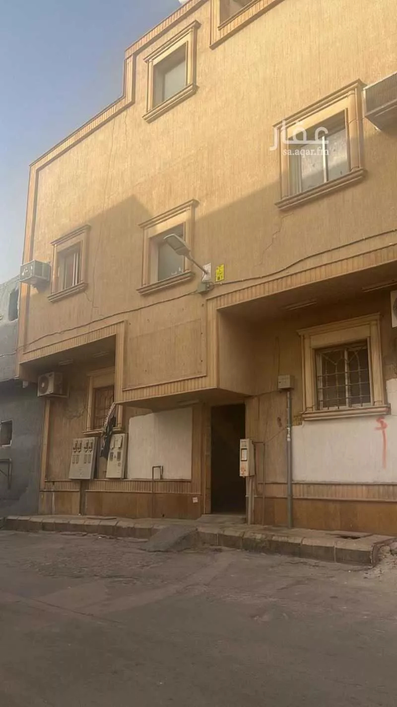 عمارة للبيع في شارع عاصم بن الوليد, حي ثليم, مدينة الرياض, منطقة الرياض 1 صورة