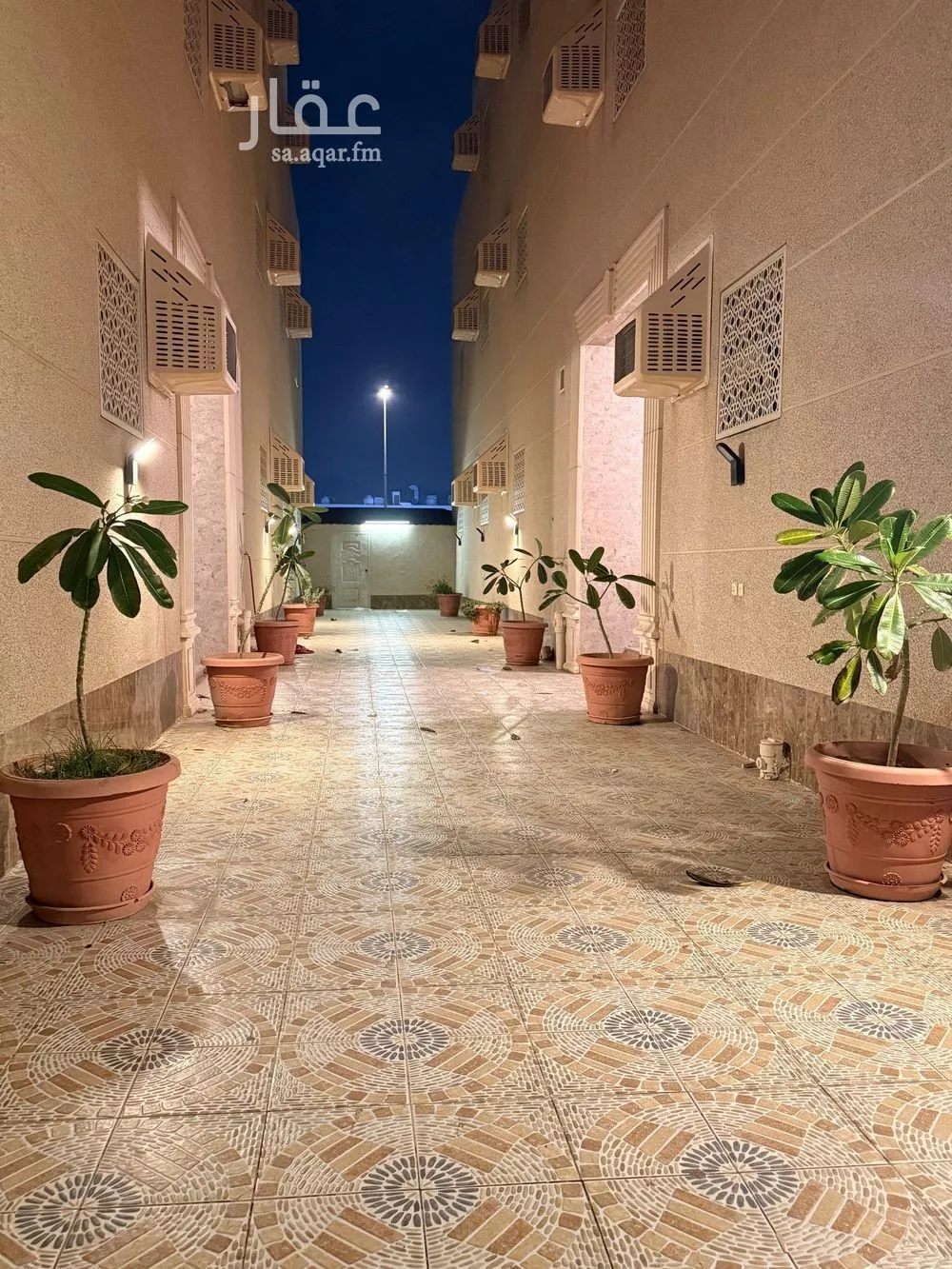 شقة للبيع في شارع عبيدة الهجيمي, حي الدفاع, مدينة المدينة المنورة, منطقة المدينة المنورة 1 صورة