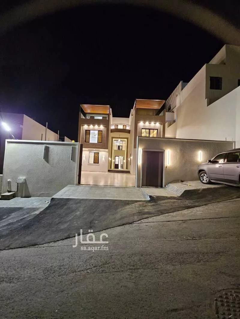 فيلا للبيع في شارع الخيالة, حي القري, مدينة أبها, منطقة عسير 1 صورة