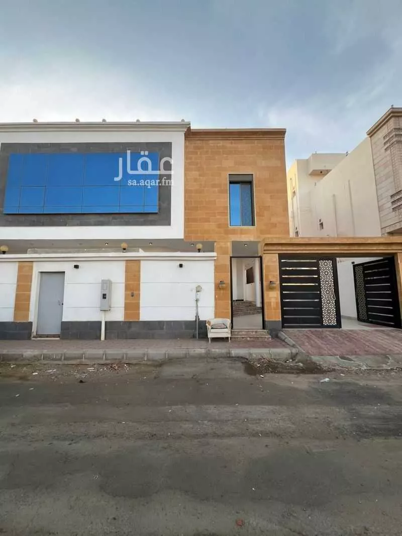 فيلا للبيع في شارع عبدالله ابن القاسم, حي الفلاح, مدينة جدة, منطقة مكة المكرمة 1 صورة