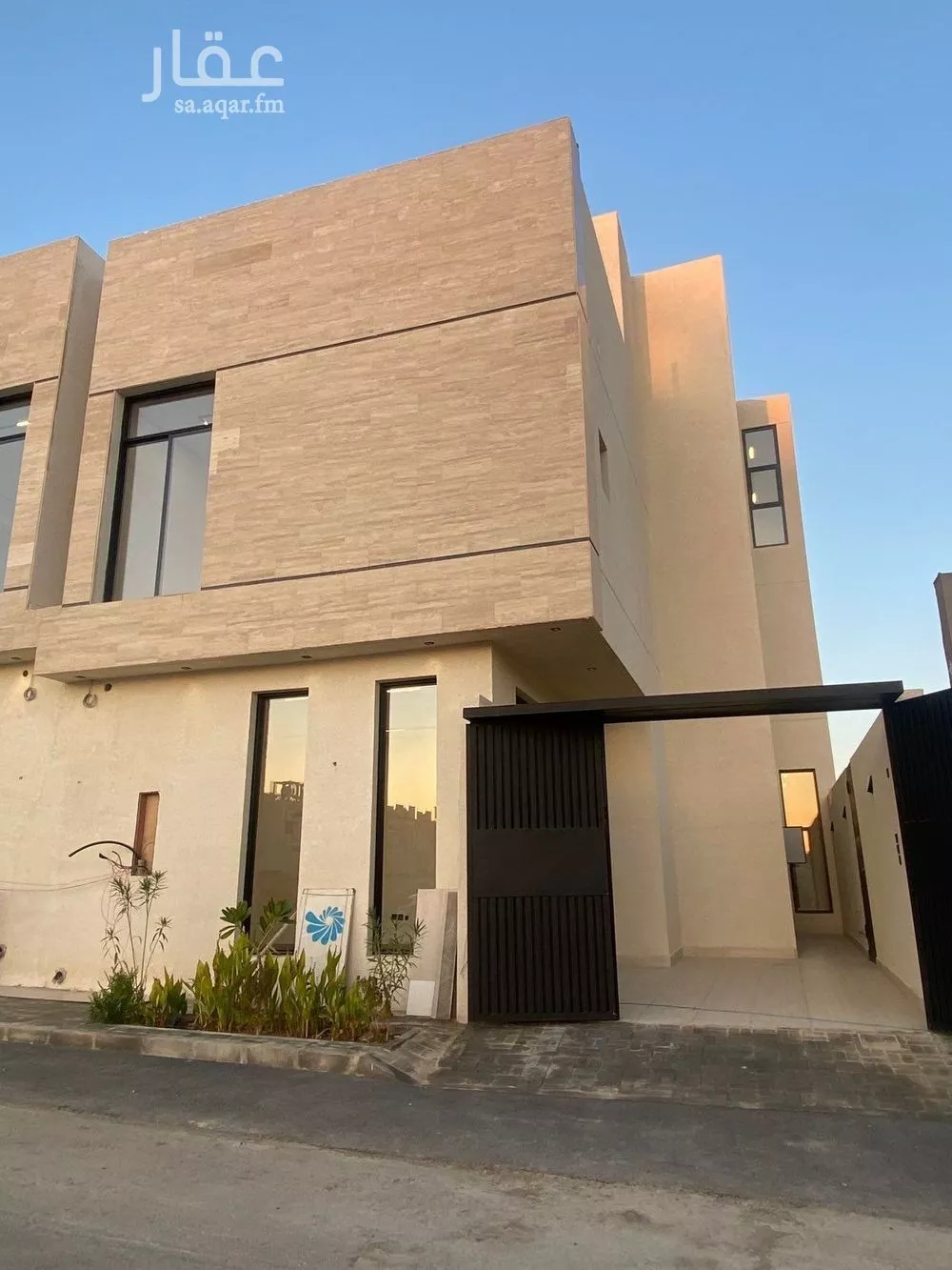 فيلا للبيع في شارع قطب الدين بن السلطان, حي المهدية, مدينة الرياض, منطقة الرياض 1 صورة