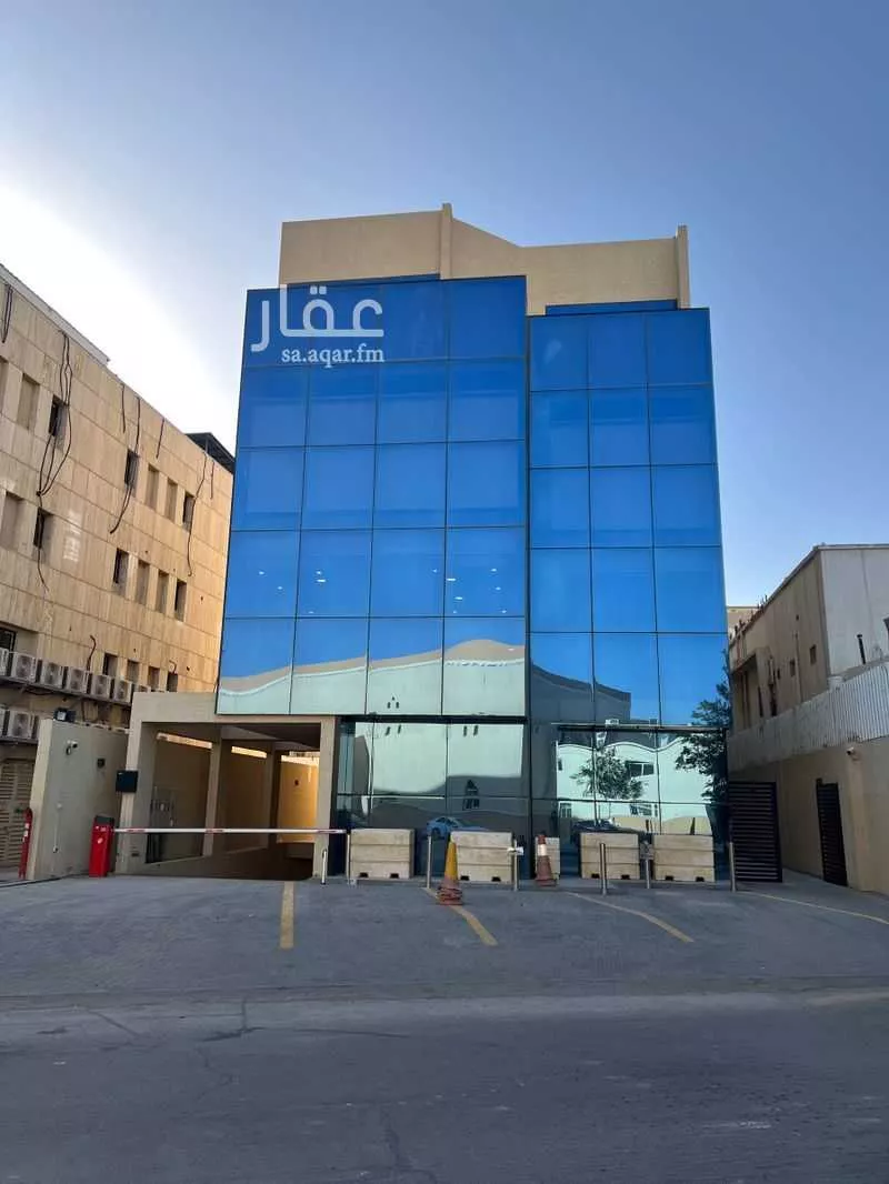 مكتب تجاري للإيجار في شارع أحمد بن الحسين بن شقير, حي الملز, مدينة الرياض, منطقة الرياض 1 صورة