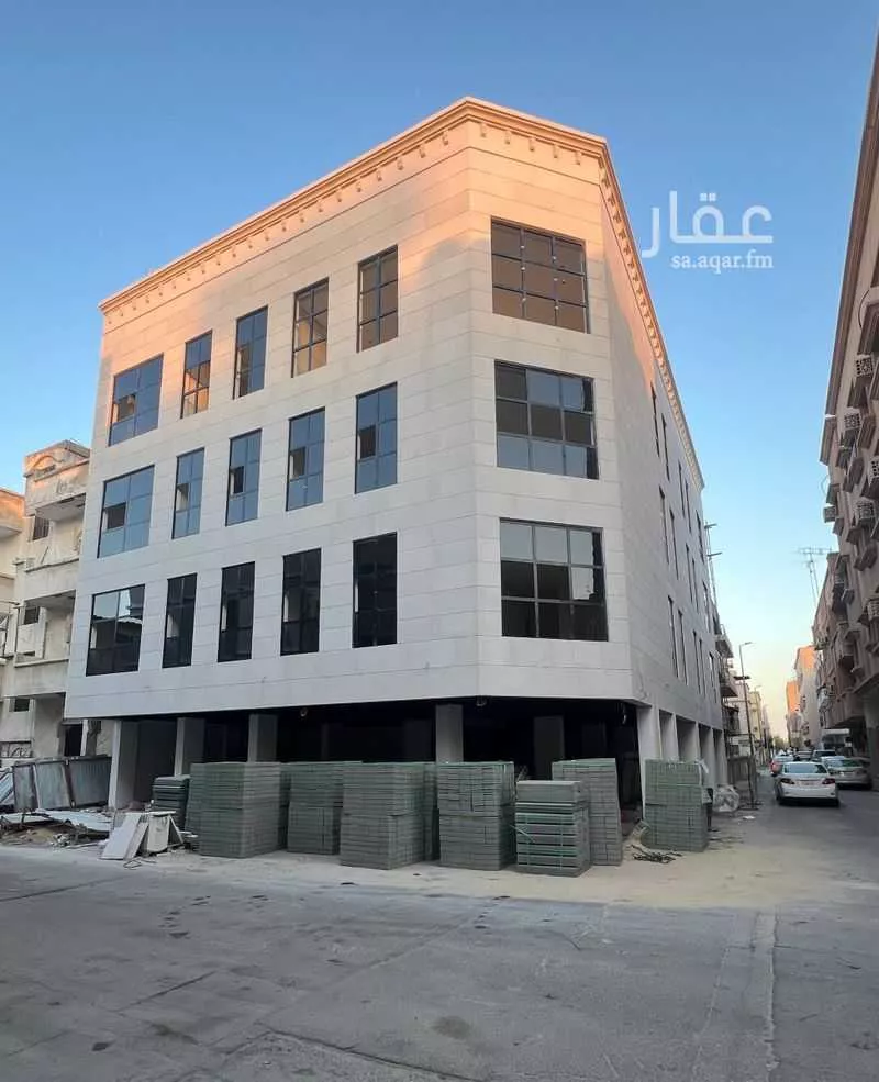 عمارة للبيع في شارع الامير عبدالمجيد ابن عبدالعزيز, حي مدينة العمال, مدينة الخبر, المنطقة الشرقية 1 صورة