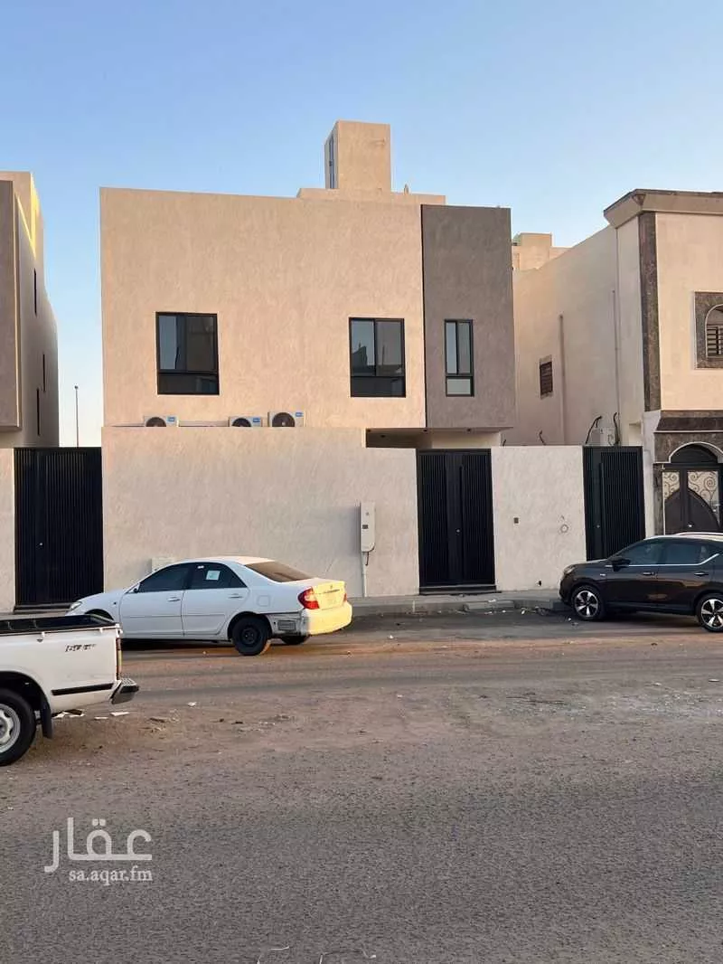 فيلا للبيع في شارع اسد بن اسيد, حي الملك فهد, مدينة المدينة المنورة, منطقة المدينة المنورة 1 صورة