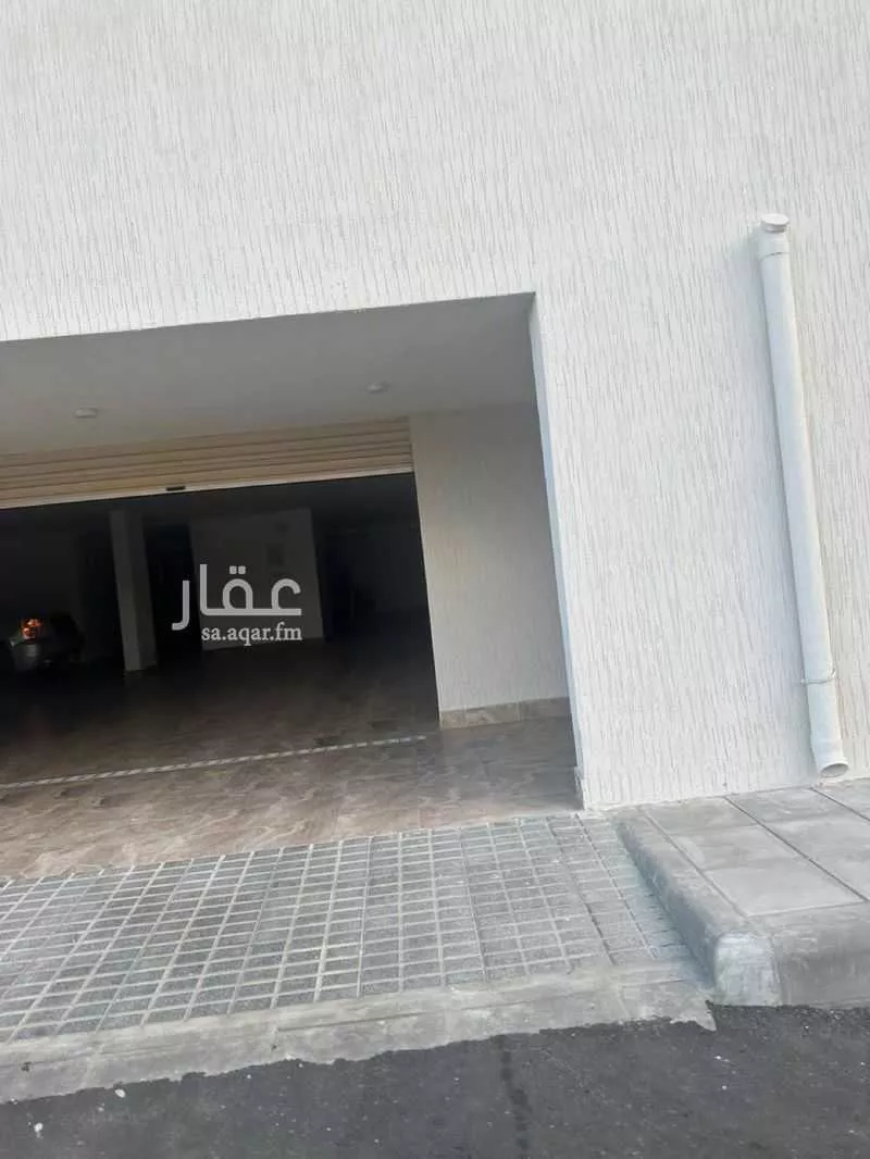 مستودع للإيجار في شارع 1704235, حي المطار, مدينة ابها, منطقة عسير 1 صورة