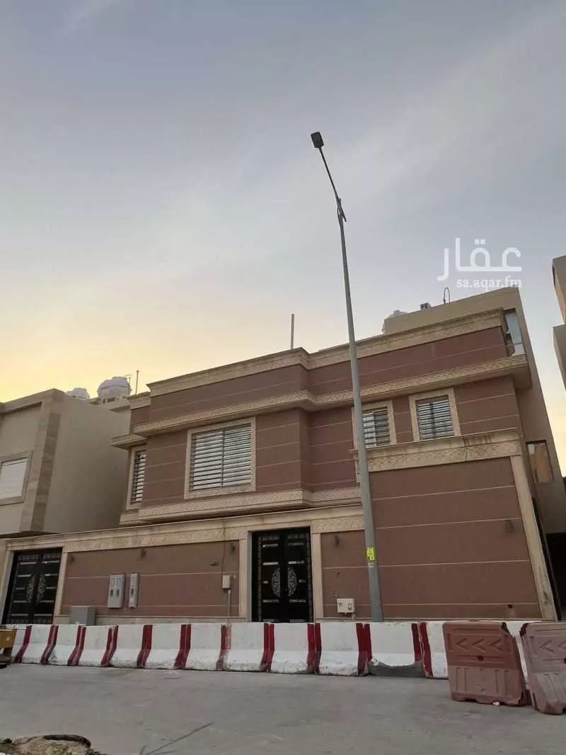 فيلا للبيع في شارع محمد الشاعر, حي القيروان, مدينة الرياض, منطقة الرياض 1 صورة